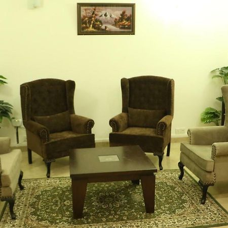 The Royal Manor Bed and Breakfast Islamabad Esterno foto