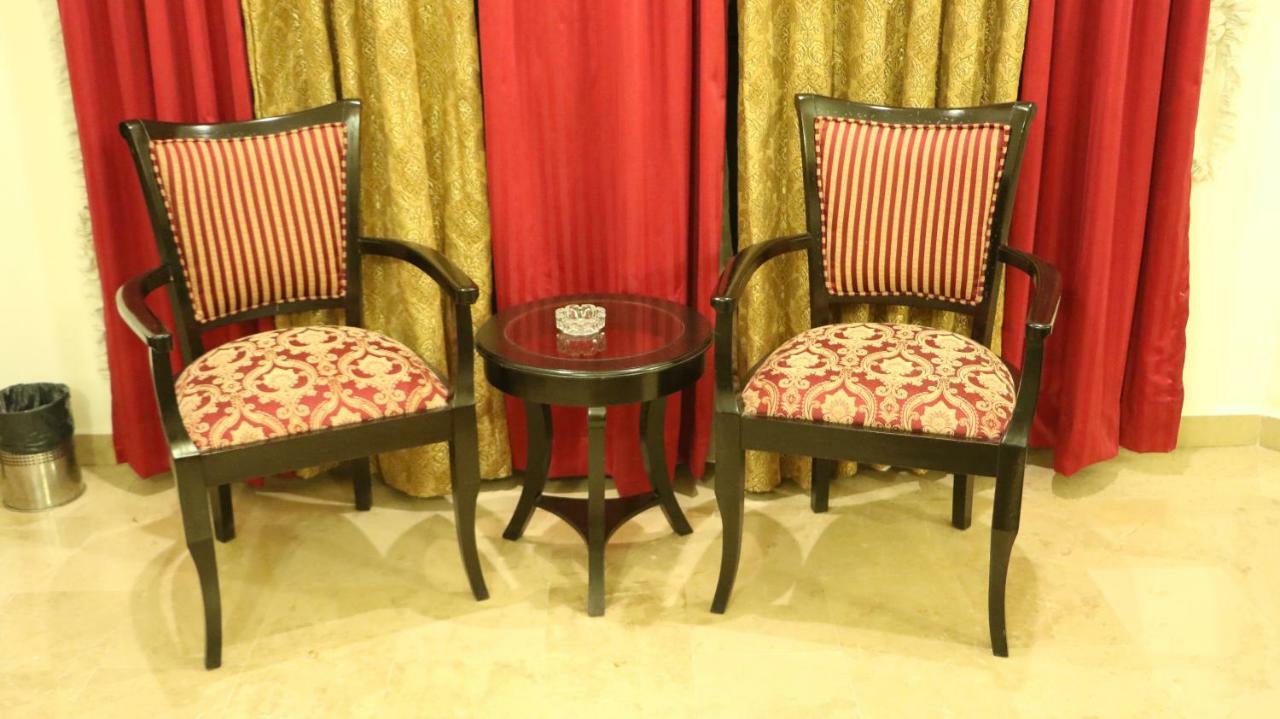 The Royal Manor Bed and Breakfast Islamabad Esterno foto