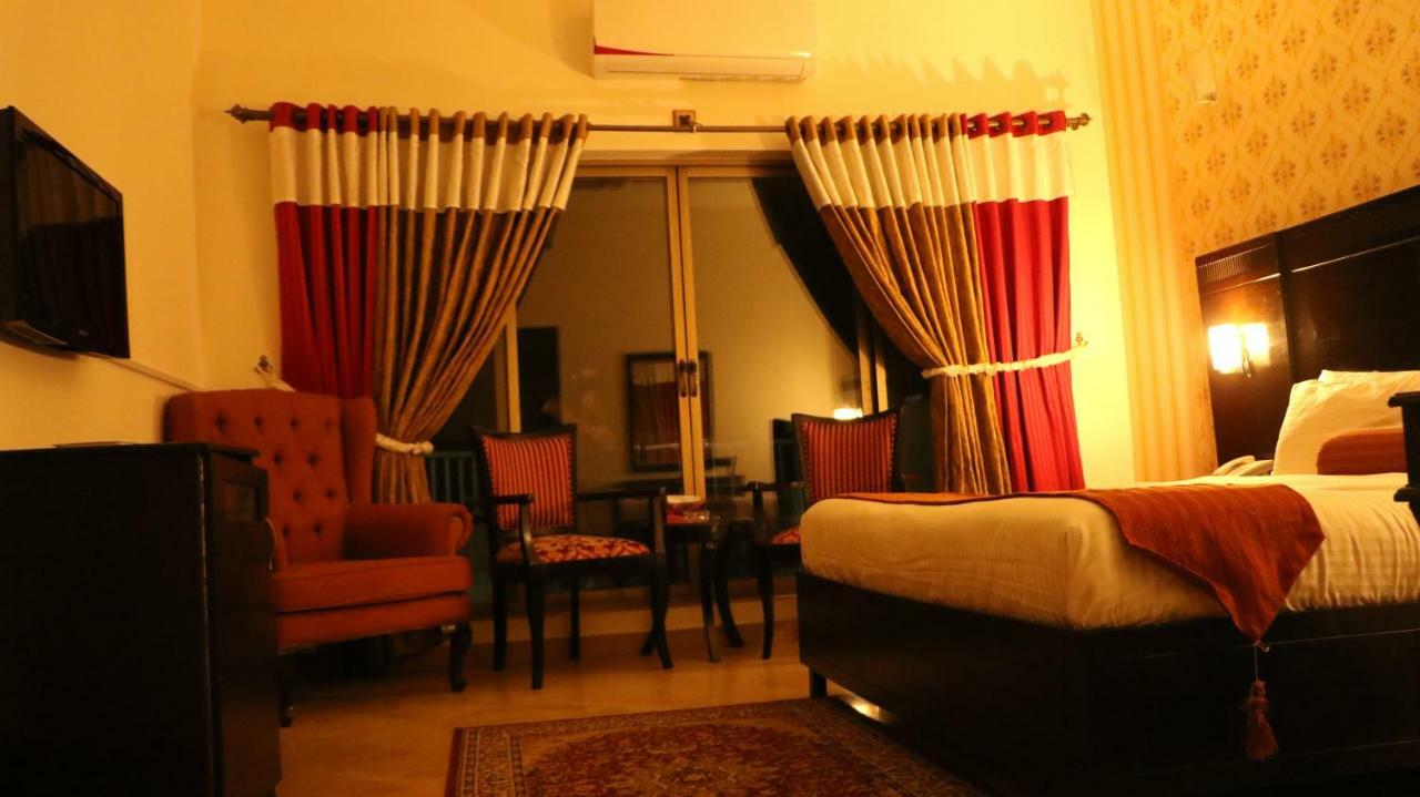 The Royal Manor Bed and Breakfast Islamabad Esterno foto